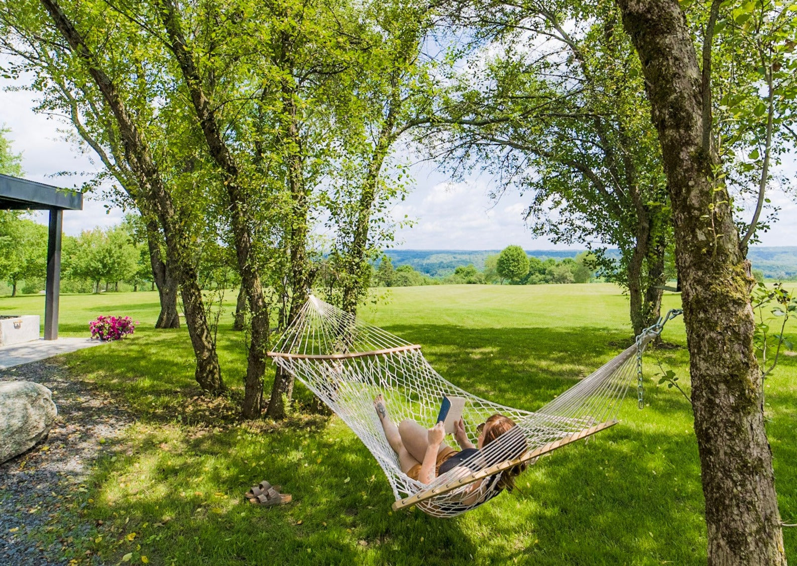Scenic Orchard - Luxurious Getaway with Hot Tub & Beautiful Views