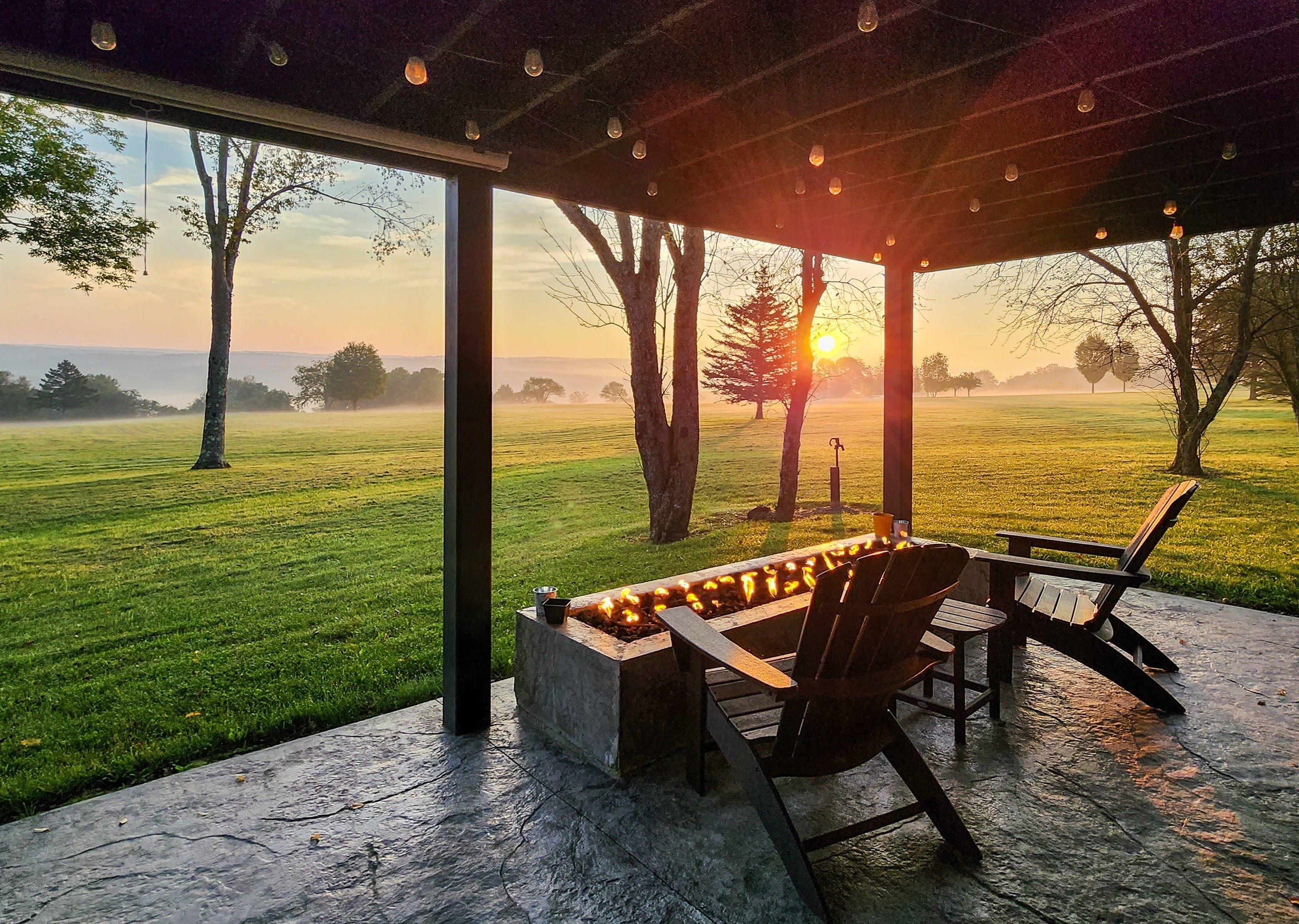 Scenic Orchard - Luxurious Getaway with Hot Tub & Beautiful Views