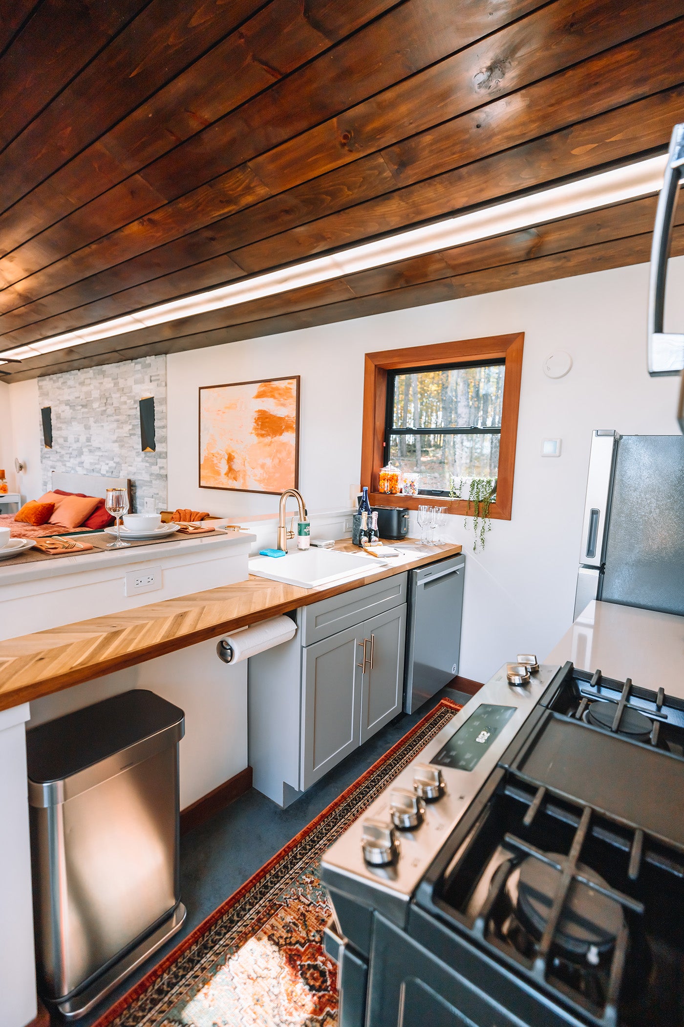 Hickory Outlook - Luxurious Getaway for Couples with Sauna and Hot Tub