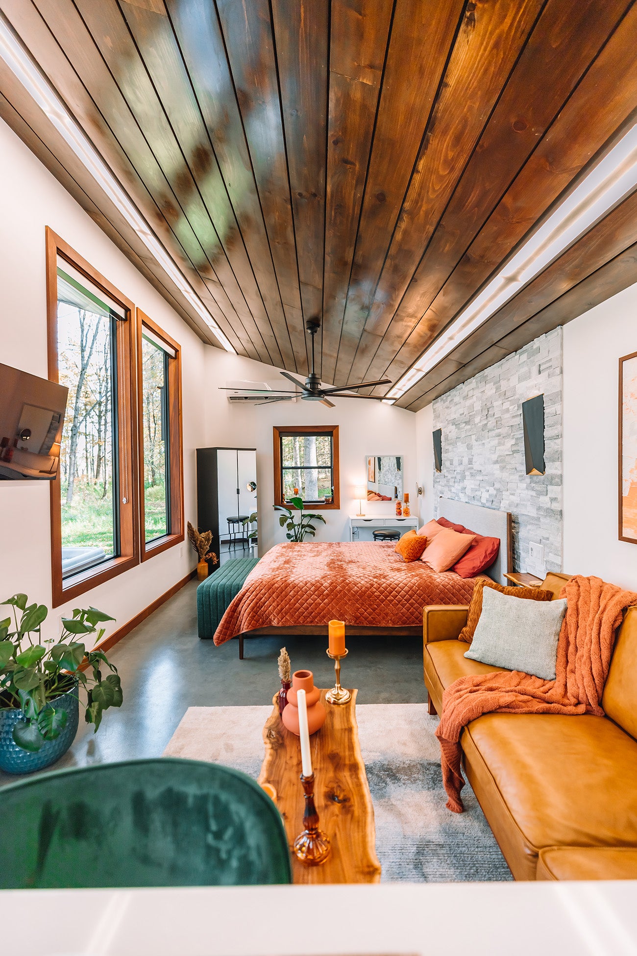 Hickory Outlook - Luxurious Getaway for Couples with Sauna and Hot Tub